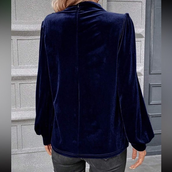Luxe navy blue draped velvet top - Picture 4 of 16